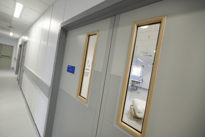 Vẫn còn tình trạng hút thuốc lá trong bệnh viện