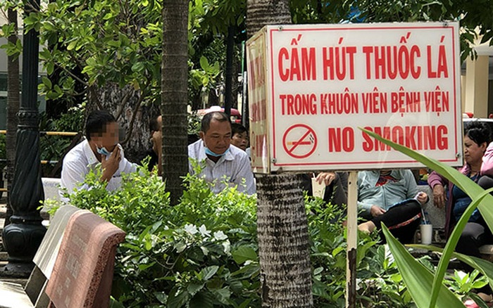 Thực tế vẫn còn tình trạng hút thuốc lá trong bệnh viện