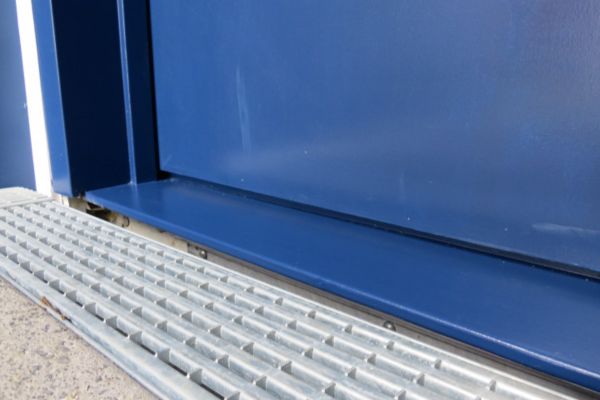 Nên cân nhắc lắp đặt doorsill cho cửa để đảm bảo an toàn