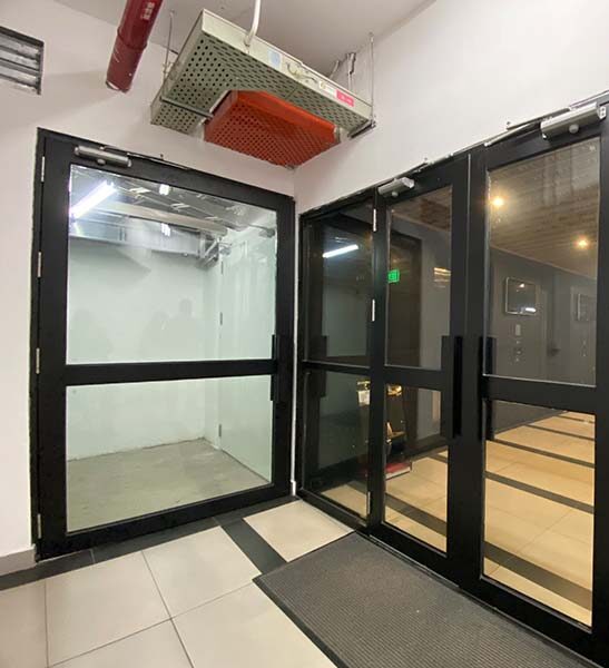 An toàn với cửa kính chống cháy 60 phút