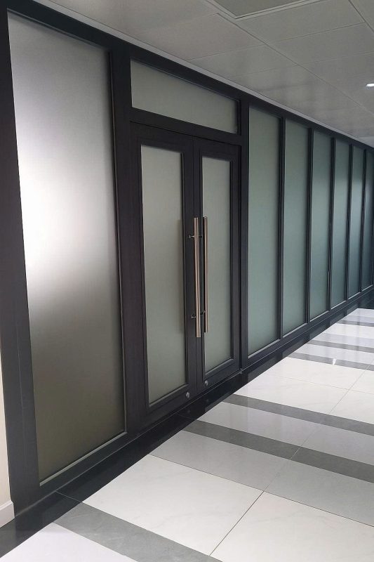 Một số lưu ý quan trọng khi bảo trì vách kính chống cháy