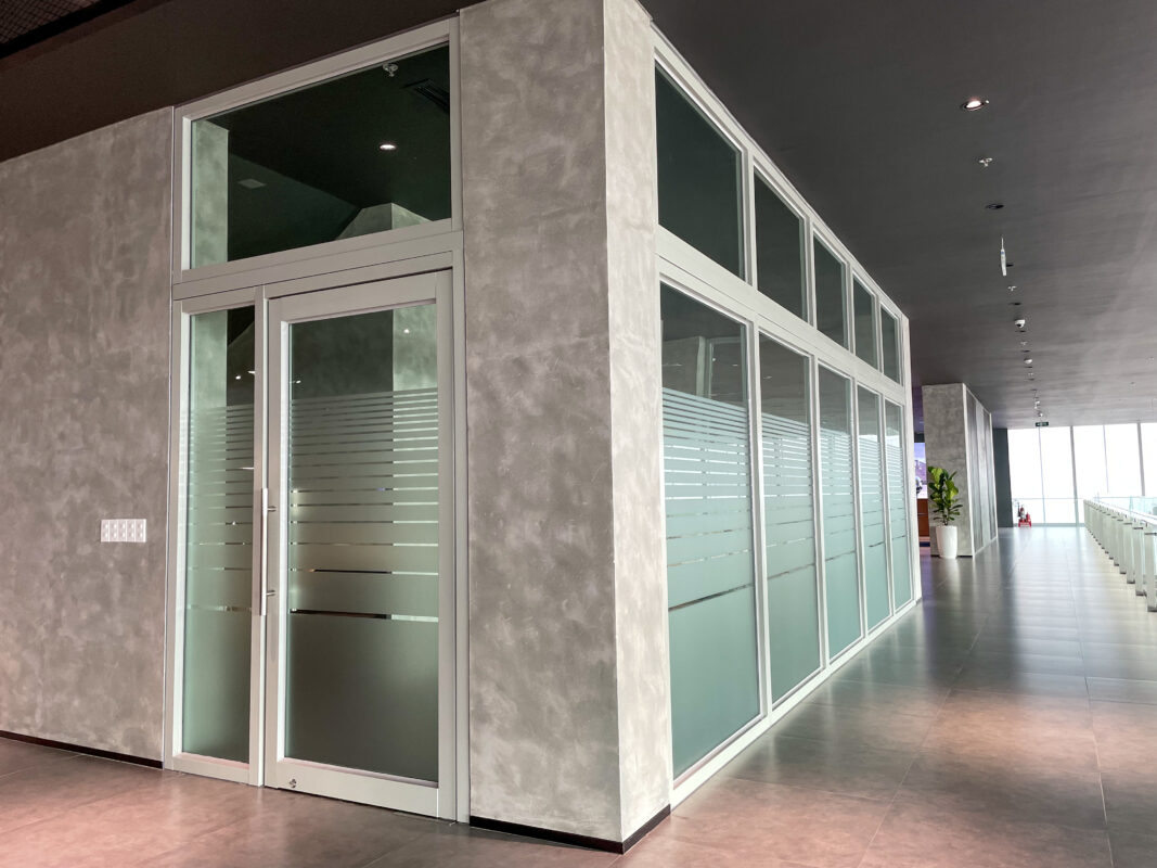 Vách kính chống cháy 60 phút an toàn cho chung cư