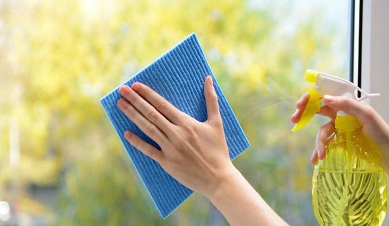 Mách bạn 7 cách lau cửa kính hiệu quả chỉ trong 5 phút