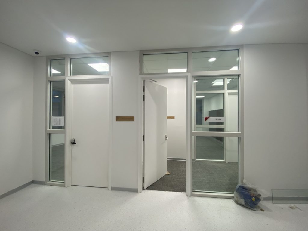 Bật mí bí quyết tăng tính thẩm mỹ với vách kính chống cháy