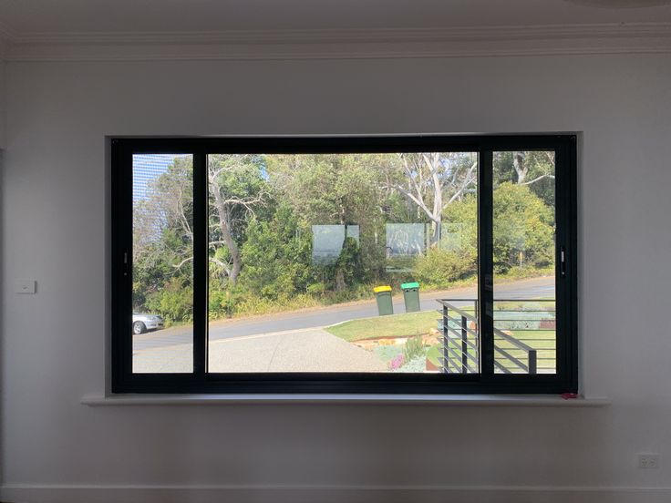 Vách kính chống cháy 90 phút – Giải pháp an toàn và thẩm mỹ cho công trình hiện đại